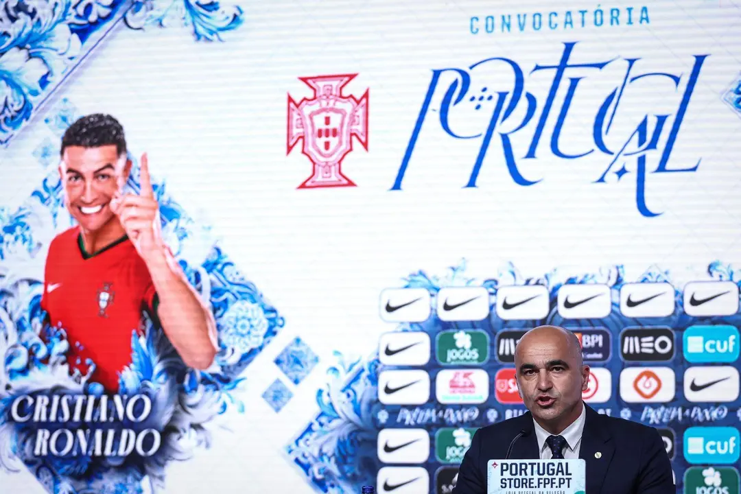 El seleccionador de Portugal, Roberto Mart&iacute;nez, anunci&oacute; este martes la lista de 26 jugadores que viajar&aacute;n en junio a la Eurocopa de Alemania. EFE/EPA/RODRIGO ANTUNES