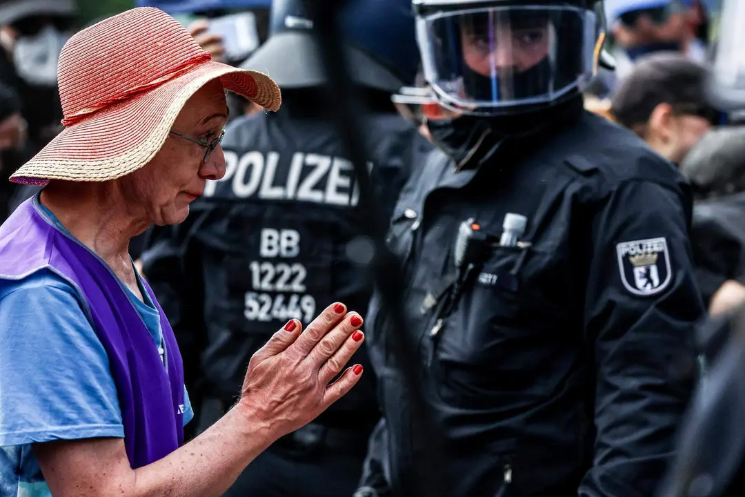 Foto de la polic&iacute;a antidisturbios alemana. EFE/EPA/FILIP SINGER