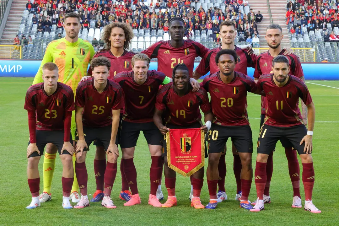 Alineaci&oacute;n de B&eacute;lgica, en una foto de archivo. De izquierda -arriba- a derecha -abajo-: Koen Casteels, Wout Faes, Amadou Onana, Thomas Meunier and Zeno Debast. Front from L: Arthur Vermeeren, Maxim De Cuyper, Kevin de Bruyne, Johan Bakayoko, Lois Openda and Yannick Carrasco. EFE/EPA/OLIVIER MATTHYS