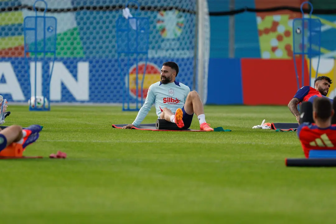 Foto de archivo del lateral derecho de la selecci&oacute;n espa&ntilde;ola Dani Carvajal (c). EFE/J.J. Guill&eacute;n