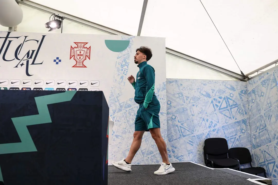 Vitor Machado, 'Vitinha', centrocampista de la selecci&oacute;n de Portugal, durante la rueda de prensa de este viernes en destac&oacute; este viernes Harsewinkel. EFE/EPA/MIGUEL A. LOPES