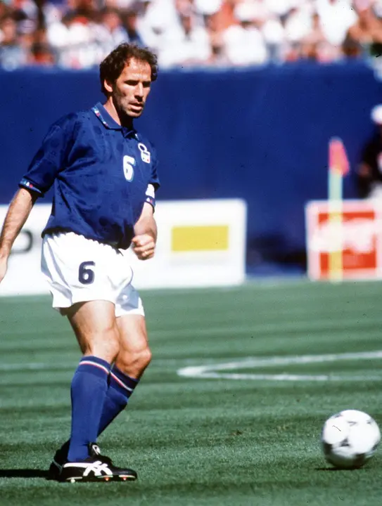 Imagen de archivo del futbolista Franco Baresi durante un partido con su selecci&oacute;n. EFE/jg