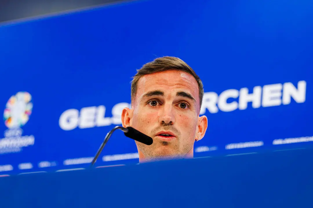 El centrocampista de la selecci&oacute;n espa&ntilde;ola Fabi&aacute;n Ruiz, durante la rueda de prensa ofrecida en Gelsenkirchen este mi&eacute;rcoles, v&iacute;spera del segundo partido de la fase de grupos de la Eurocopa ante Italia. EFE/ RFEF