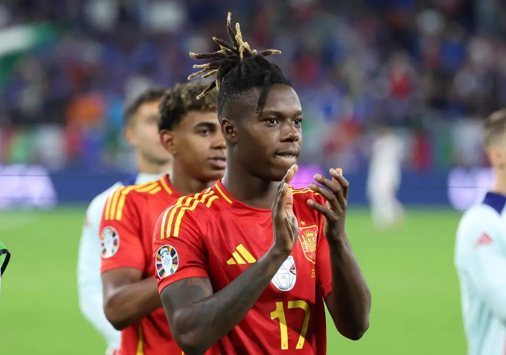 El delantero de la selecci&oacute;n espa&ntilde;ola, Nico Williams (d), durante el encuentro de la fase de grupos de la Eurocopa 2024 que Espa&ntilde;a e Italia en el Arena AufSchalke, Gelsenkirchen (Alemania). EFE/EPA/CHRISTOPHER NEUNDORF