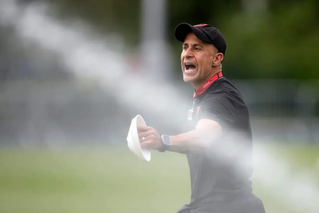 - El seleccionador de Albania, Sylvio Mendes 'Sylvinho', durante el entrenamiento que la selecci&oacute;n albanesa ha realizado este domingo en Kaiserau (Alemania). Albania se enfrentar&aacute; ma&ntilde;ana a Espa&ntilde;a en D&uuml;sseldorf en la tercera jornada de la fase de grupos de la Eurocopa 2024. EFE/Alberto Est&eacute;vez