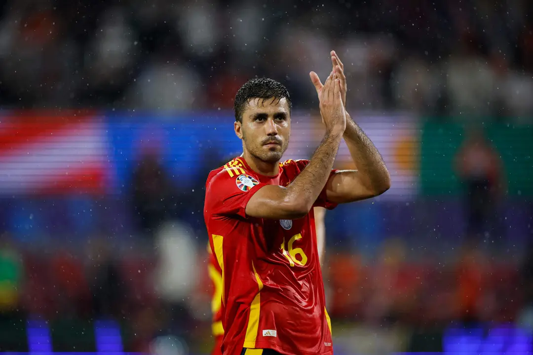 Rodri Hern&aacute;ndez tras el partido de octavos que han jugado Espa&ntilde;a y Georgia en Colonia, Alemania.. EFE/Alberto Estevez