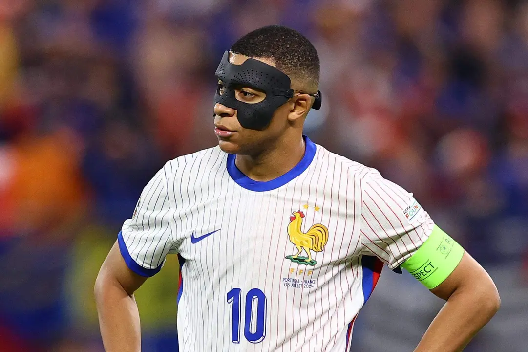 Kylian Mbapp&eacute; durante el encuentro de cuartos de final de la Eurocopa 2024 que enfrent&oacute; a Francia contra Portugal. EFE/EPA/FILIP SINGER