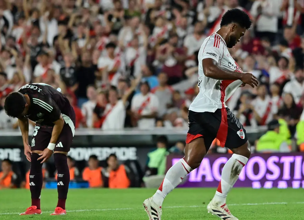 Miguel &Aacute;ngel Borja de River Plate celebra un gol ante la selecci&oacute;n mexicana. EFE/ Matias Martin Campaya