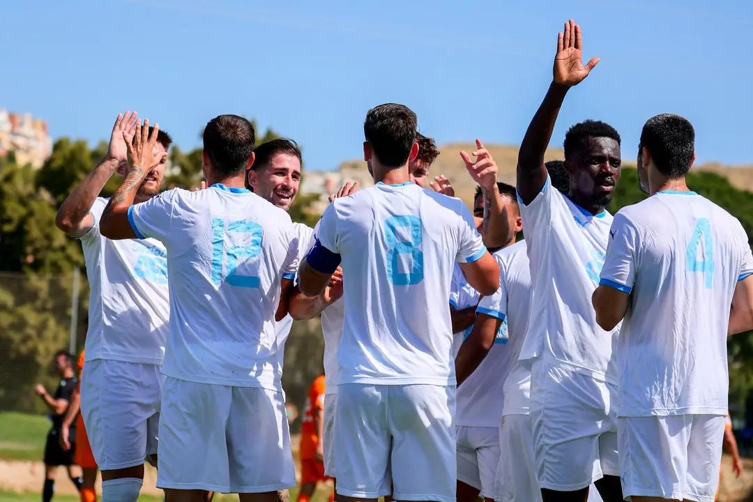 La selecci&oacute;n de la 37 edici&oacute;n de Sesiones AFE ha logrado este s&aacute;bado una contundente victoria ante el Atzeneta, conjunto de Tercera RFEF, en su primer amistoso de la concentraci&oacute;n, en un encuentro en el que ha tenido un papel destacado Marcos Bravo, autor de dos goles y de un disparo a la cruceta. EFE/ AFE S&Oacute;LO USO EDITORIAL / S&Oacute;LO DISPONIBLE PARA ILUSTRAR LA NOTICIA QUE ACOMPA&Ntilde;A (CR&Eacute;DITO OBLIGATORIO)