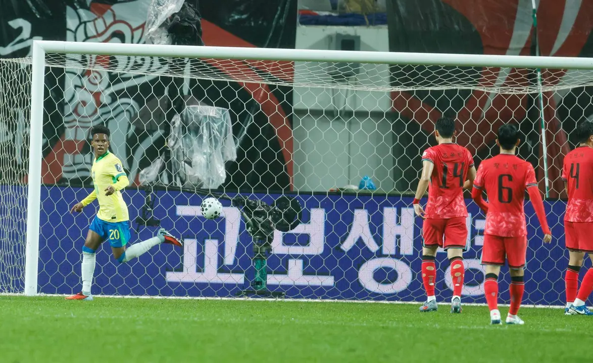 El jugador brasile&ntilde;o Estevao celebra un gol durante el amistoso ante Corea del Sur. EFE/EPA/JEON HEON-KYUN