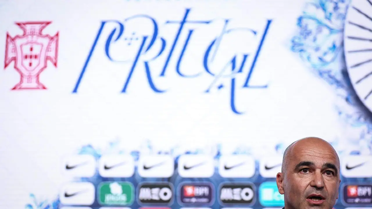 El seleccionador de Portugal, Roberto Mart&iacute;nez, anunci&oacute; este martes la lista de 26 jugadores que viajar&aacute;n en junio a la Eurocopa de Alemania. EFE/EPA/RODRIGO ANTUNES
