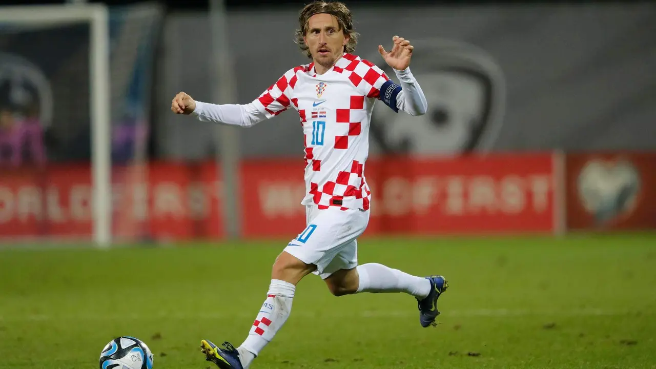 Imagen de archivo de Luka Modric con la selecci&oacute;n de Croacia. EFE/EPA/TOMS KALNINS