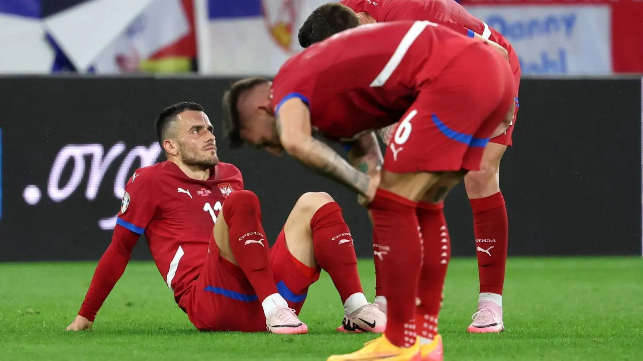 Filip Kostic, futbolista de la selecci&oacute;n serbia en Gelsenkirchen,Alemania. EFE/EPA/CHRISTOPHER NEUNDORF