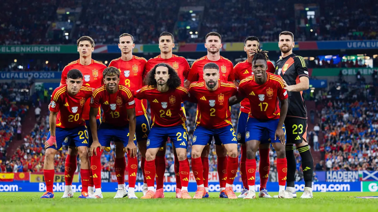 Espa&ntilde;a posa para los fot&oacute;grafos durante el encuentro de la fase de grupos de la Eurocopa 2024 que Espa&ntilde;a e Italia disputaron en el Arena AufSchalke, Gelsenkirchen (Alemania). EFE/RFEF
