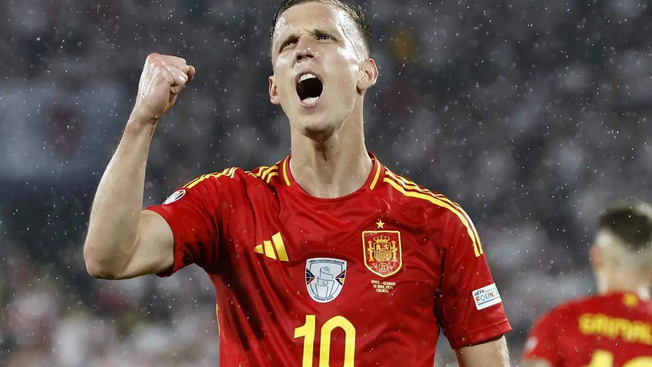 El espa&ntilde;ol Dani Olmo, tras marcar el 4-1 frente a Georgia, en una foto de archivo. EFE/EPA/ROBERT GHEMENT