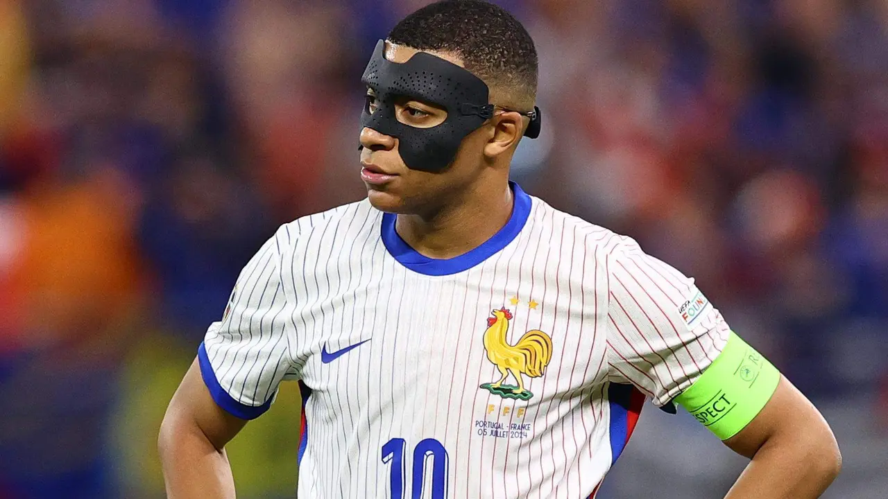Kylian Mbapp&eacute; durante el encuentro de cuartos de final de la Eurocopa 2024 que enfrent&oacute; a Francia contra Portugal. EFE/EPA/FILIP SINGER
