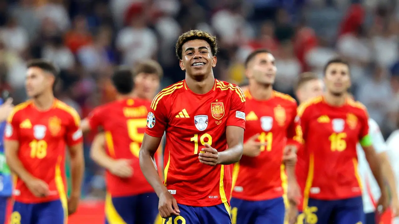 Lamine Yamal tras el partido de semifinales de la Eurocopa de f&uacute;tbol que Espa&ntilde;a y Francia disputan este martes en M&uacute;nich. EFE/EPA/RONALD WITTEK