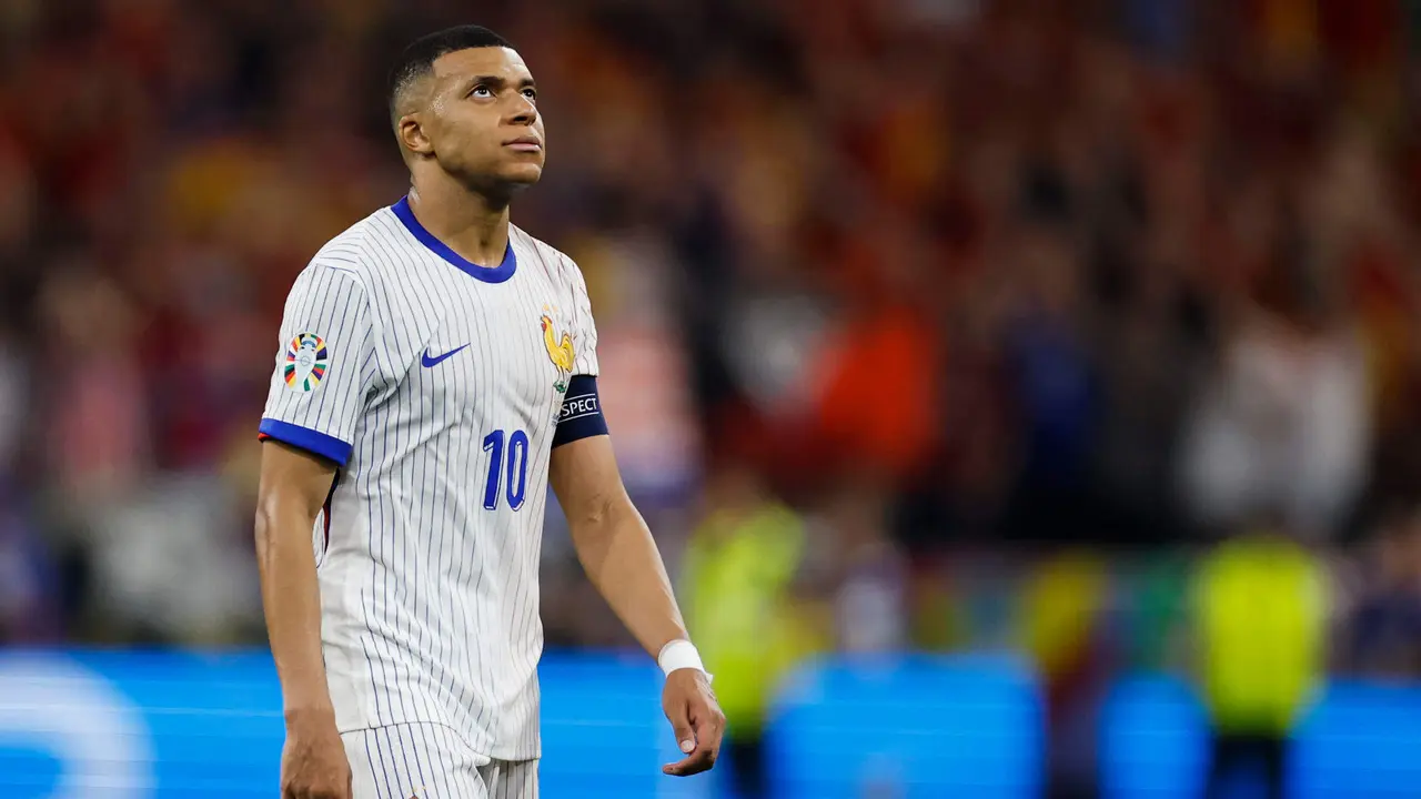 Mbapp&eacute;, al t&eacute;rmino del partido. EFE/Alberto Est&eacute;vez