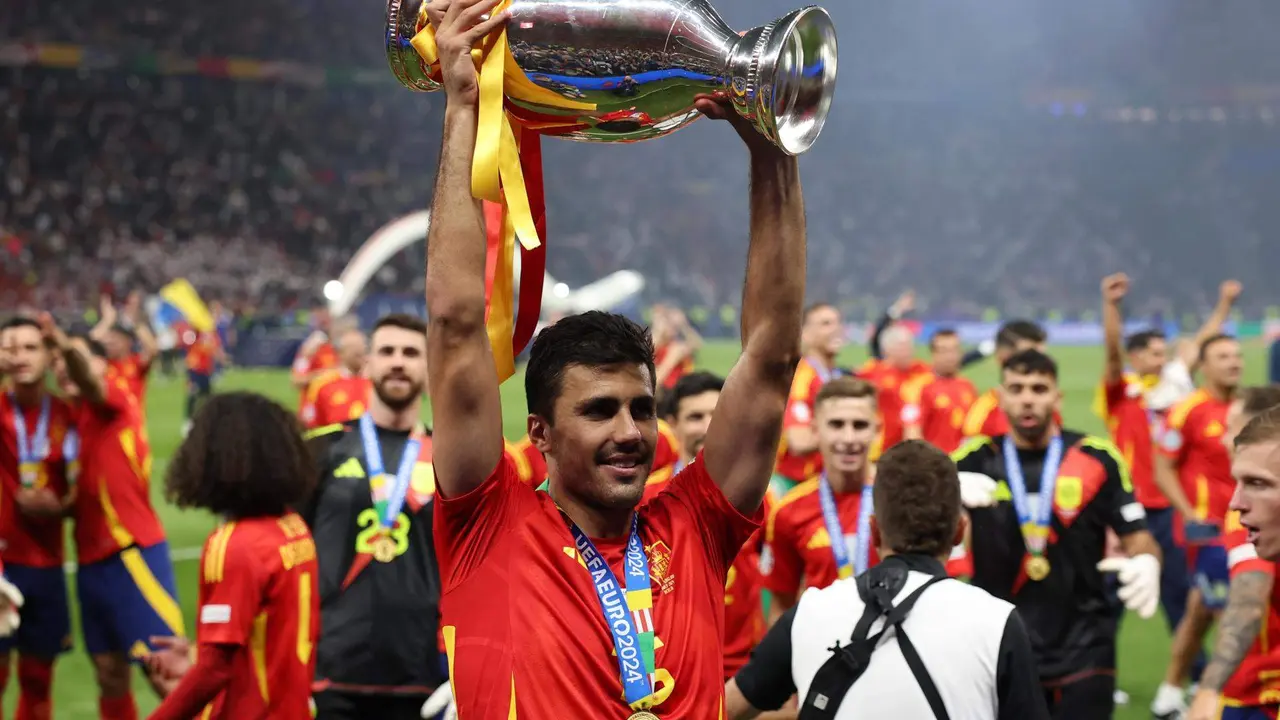 Rodrigo Hern&aacute;ndez tras el encuentro correspondiente a la final de la Eurocopa que disputaron Inglaterra en el Estadio Ol&iacute;mpico de Berl&iacute;n. EFE/EPA/CHRISTOPHER NEUNDORF