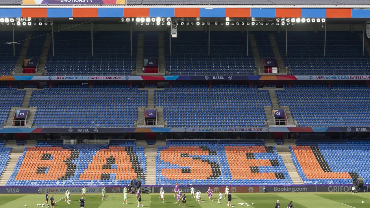 Entrenamiento de Noruega en el estadio St. Jakob-Park de Basilea.EFE/EPA/GEORGIOS KEFALAS