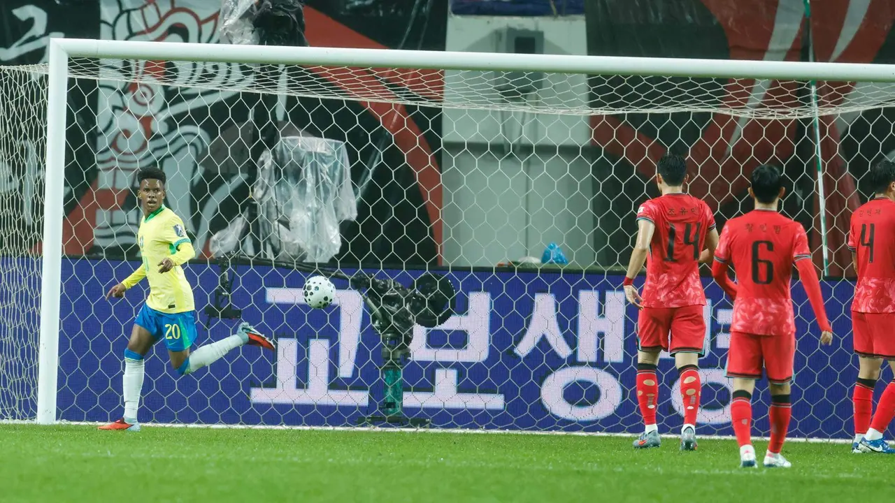 El jugador brasile&ntilde;o Estevao celebra un gol durante el amistoso ante Corea del Sur. EFE/EPA/JEON HEON-KYUN